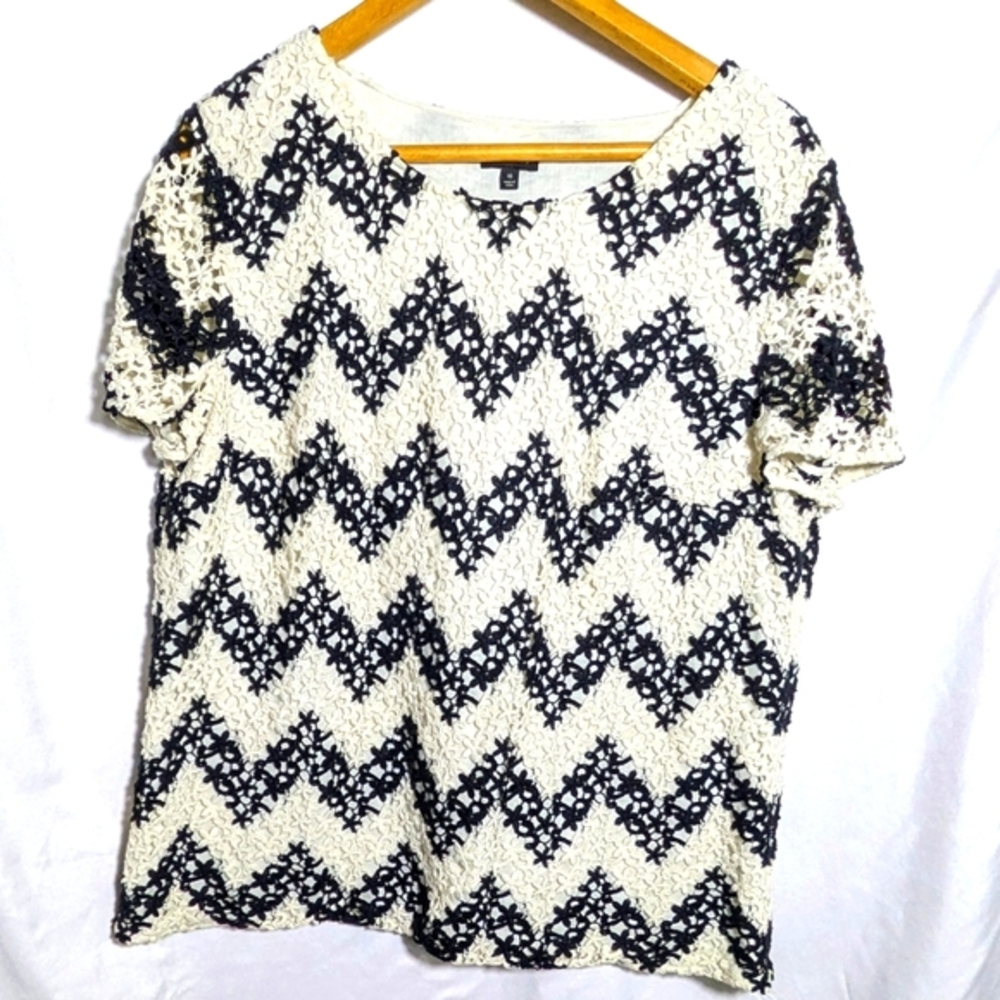 WomenTalbots Short Sleeve Top Black & Cream Zig-Zag Crochet Lace  Sz‎ 16